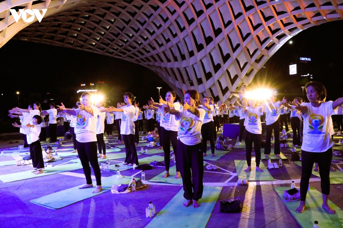 Hàng trăm người đồng diễn Yoga quốc tế-Đà Nẵng 2026